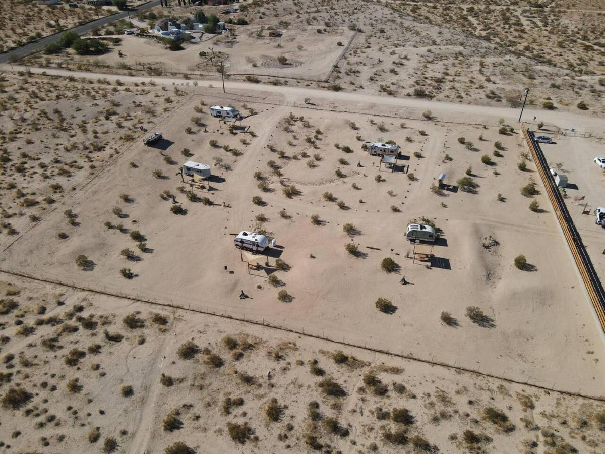 Jt Village Campground - Bunkhouse Joshua Tree Exterior photo